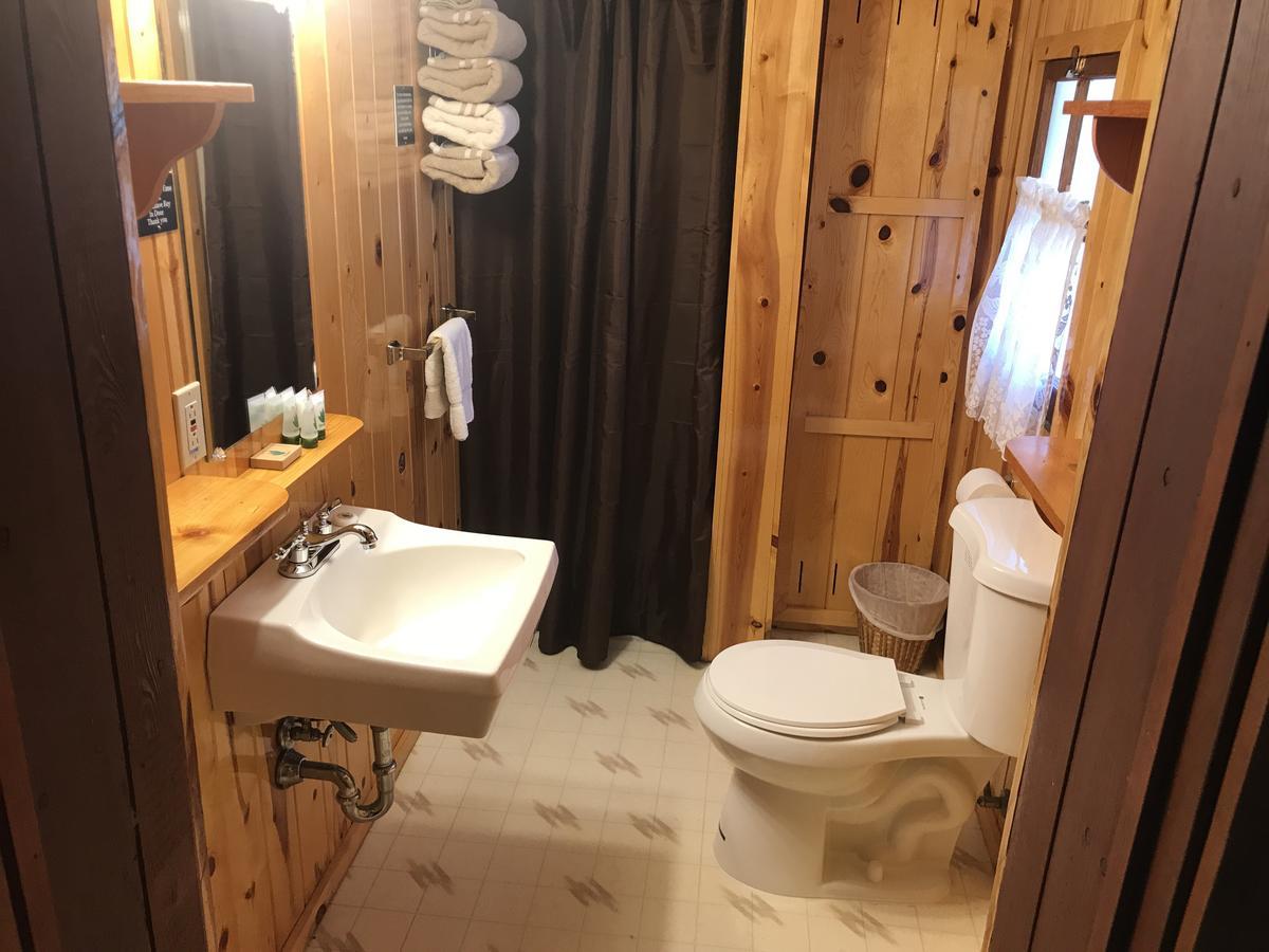 Capsule hotel Ashton Log Cabins